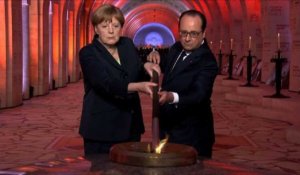 Hollande et Merkel dans la nef de l'ossuaire de Douaumont