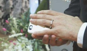 Las Vegas : cet homme se marie avec son iPhone à Las Vegas, la vidéo insolite !