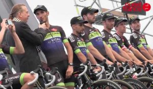 Tour de France. Fortune Vitel Concept et Oréca  Bike Exchange sur scène à Sainte-Mère-Eglise