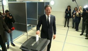 Pays-Bas/élections: le Premier ministre Mark Rutte a voté