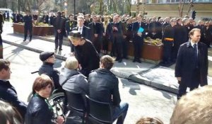 Le couple royal rend hommage aux victimes de la station Maelbeek