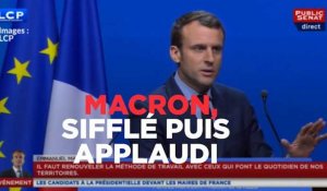 Sifflé puis applaudi : le show de Macron devant les maires