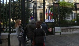 Mesures de sécurité à l'ouverture d'un bureau de vote à Nice