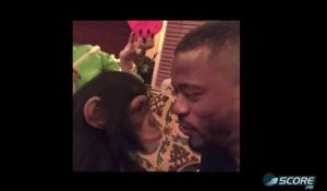Patrice Evra embrasse un singe sur Instagram
