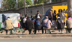 Entre 700 et 800 migrants campent dans le nord-est de Paris