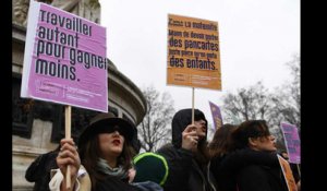 Manifestation à Paris pour la journée internationale du droit des femmes