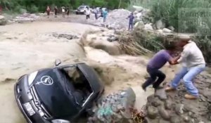 Au Pérou, un homme survit miraculeusement aux inondations
