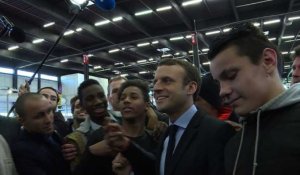 Juppé/Fillon: parrainage "légitimiste" selon Macron