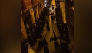 Scènes de panique à Séville dans la nuit du Jeudi au Vendredi Saint de la Semaine Sainte
