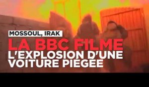 Mossoul : une équipe de la BBC filme l'explosion d'une voiture piégée