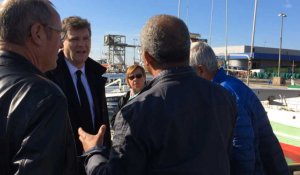 Arnaud Montebourg rencontre des marins pêcheurs 