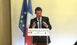 En visite à Bordeaux, Valls défend un projet de revenu universel