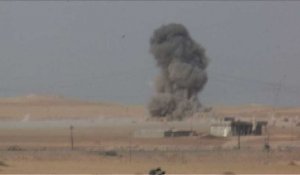 Les forces irakiennes face aux tirs et aux véhicules piégés