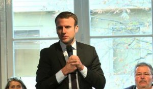 Macron: "nous ne travaillons pas à des recompositions de parti"
