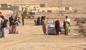 Des déplacés des alentours de Mossoul arrivent au camp de Khazir
