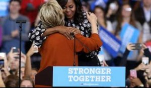 Hillary Clinton et Michelle Obama ensemble sur scène