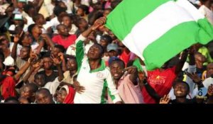 Nigeria : 40 000 fans assistent dans un stade de 16 000 places