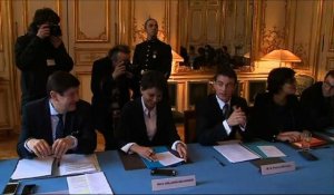 Valls annonce une série de mesures pour l'insertion des jeunes