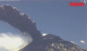 Mexique: spectaculaire éruption du volcan Popocatepetl