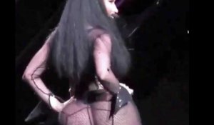 Exclu Vidéo : Nicky Minaj nous dévoile ses fesses !