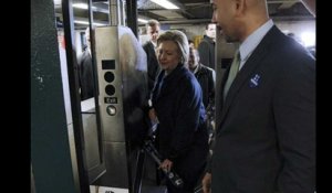 Moment gênant pour Hillary Clinton dans le métro new-yorkais