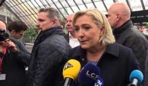 Renoncement de Hollande: "Un échec du quinquennat" (Le Pen)