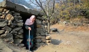 Au Cachemire, les habitants terrifiés se bâtissent des bunkers