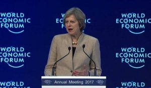 Brexit: May veut rassurer, affirmant que son pays restera ouvert