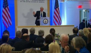 Trump préside un déjeuner au Trump Hotel de Washington