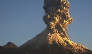 Éruption du volcan Colima au Mexique