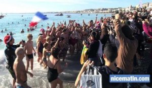 Plus de deux cent courageux pour le bain de Noël à Nice