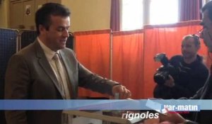 Laurent Lopez, candidat FN, vote à Brignoles