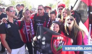 Les supporters du RCT lancent le Pilou Pilou devant Cedric Abellon