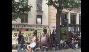 Les sans-papiers devant la Bourse du travail