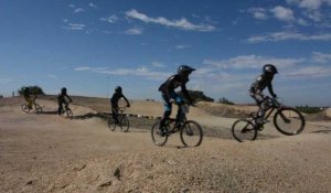 Au Cap, les enfants des townships s'essaient au cyclisme