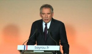 Présidentielle: Bayrou propose une alliance à Macron