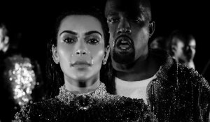 Kanye West supplierait Kim Kardashian d'arrêter la chirurgie esthétique
