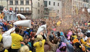 Carnaval : géante, la bataille de confettis 
