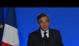 Fillon: "je ne céderai pas, je ne me retirerai pas"