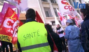 Toulon: Infirmiers et autres personnels des hôpitaux rassemblés devant ARS