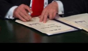 Donald Trump signe ses premiers actes en tant que président