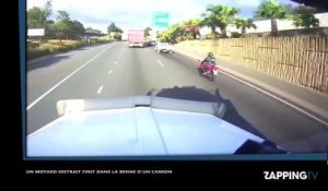Australie : un motard distrait rentre dans la benne d'un camion (vidéo)