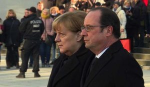 Berlin : Merkel et Hollande se recueillent