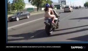 Une femme roule toute nue à l'arrière d'une moto (Vidéo)