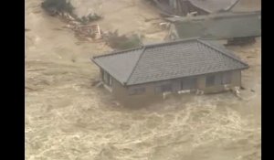 Les gigantesques inondations au Japon, à travers nos télés