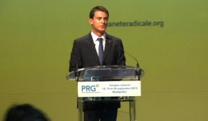 Valls défend à la fois Macron et le statut des fonctionnaires