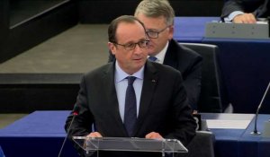 Hollande: l'Europe a "tardé" à mesurer l'ampleur de la crise