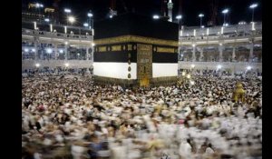 Marée humaine autour de la Kaaba à La Mecque