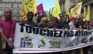 Paris: marche contre la baisse du taux du livret A