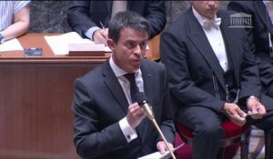 Valls tacle Sarkozy sur ses "analyses trop rapides" de la situation grecque